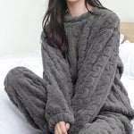 WinterHug™ – Pijama Trenzada Térmica
